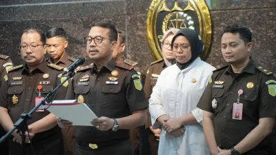 Kejati Sulsel menahan lima tersangka kasus dugaan korupsi pengadaan bibit nanas bernilai Rp60 miliar, termasuk mantan Pj Gubernur. Foto Kejati Sulsel