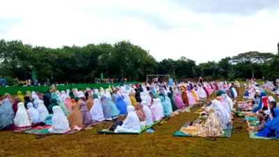 Sholat Idul Fitri di lapangan. Foto PP Muhammadiyah