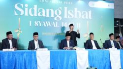 Menteri Agama Nasaruddin Umar saat mengumumkan hasil sidang isbat penetapan Idulfitri di Jakarta. Foto Kemenag RI