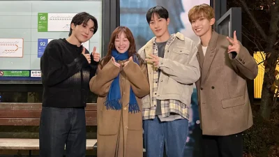 SEVENTEEN Donasi Pendidikan untuk Pelajar Kurang Mampu di Laos