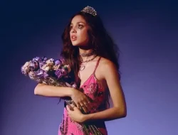 Olivia Rodrigo Ungkap Telinga Kirinya Mengalami Gangguan