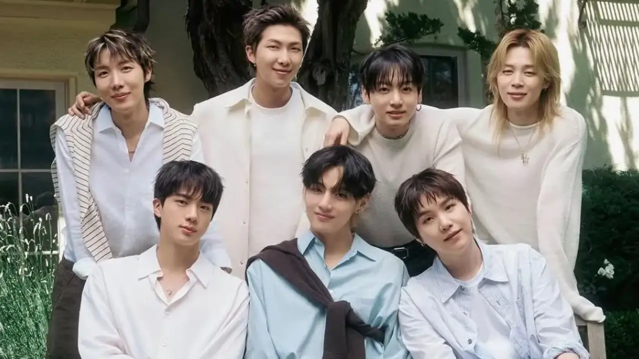 Foto keluarga terbaru grup idola pria BTS /Instagram @bts.bighitofficial