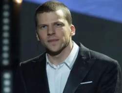 Jesse Eisenberg Tolak Kembali Perankan Mark Zuckerberg