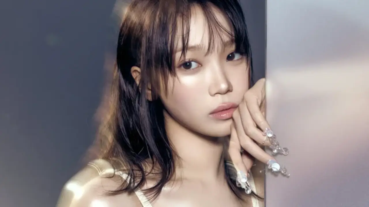 Kim Chaewon (Foto: X/SOURCEMUSIC)
