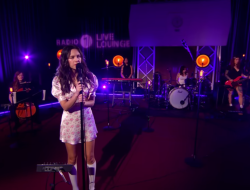 Olivia Rodrigo Bawakan Lagu CMAT di BBC Radio