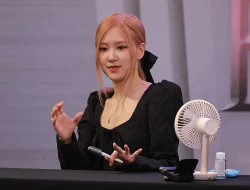 Rosé Rilis new trick, Singel Pop Rock Hasil Proyek iPhone