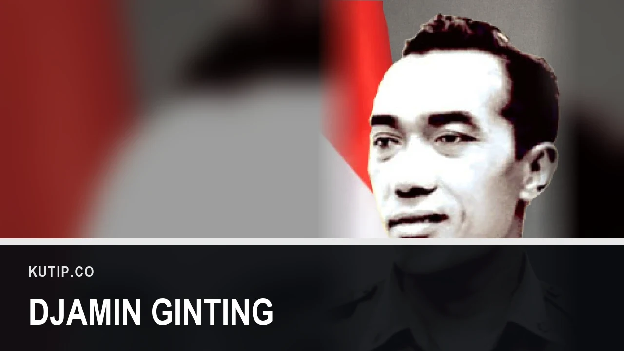 Potret resmi Letjen Djamin Ginting berseragam dengan latar bendera Merah Putih, ditempatkan di sisi kanan bingkai dengan latar buram dari foto yang sama, dengan nama Djamin Ginting tertulis pada palang di bagian bawah gambar