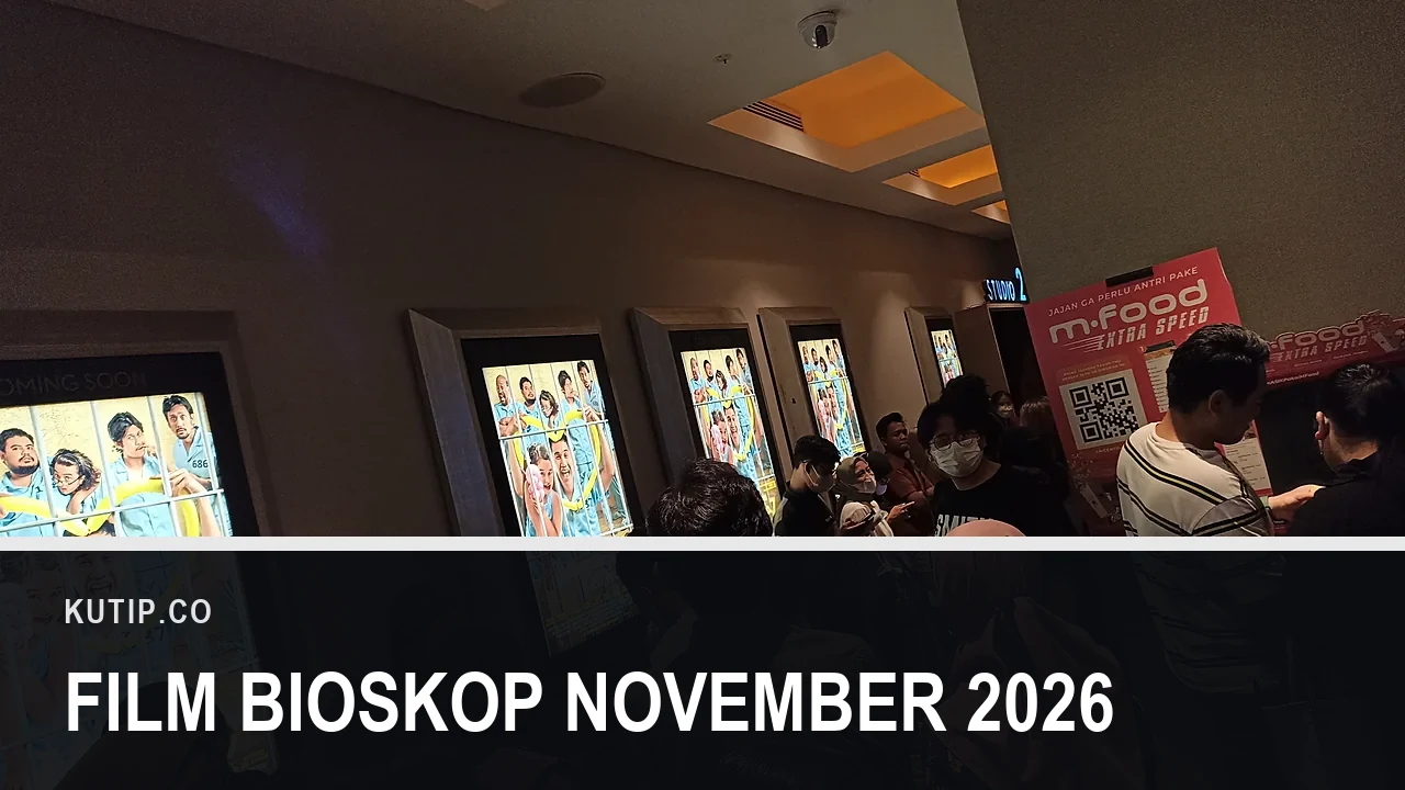 Antrean penonton di lobi Cinema XXI dengan deretan poster film menyala di dinding, dengan teks Film Bioskop November 2026