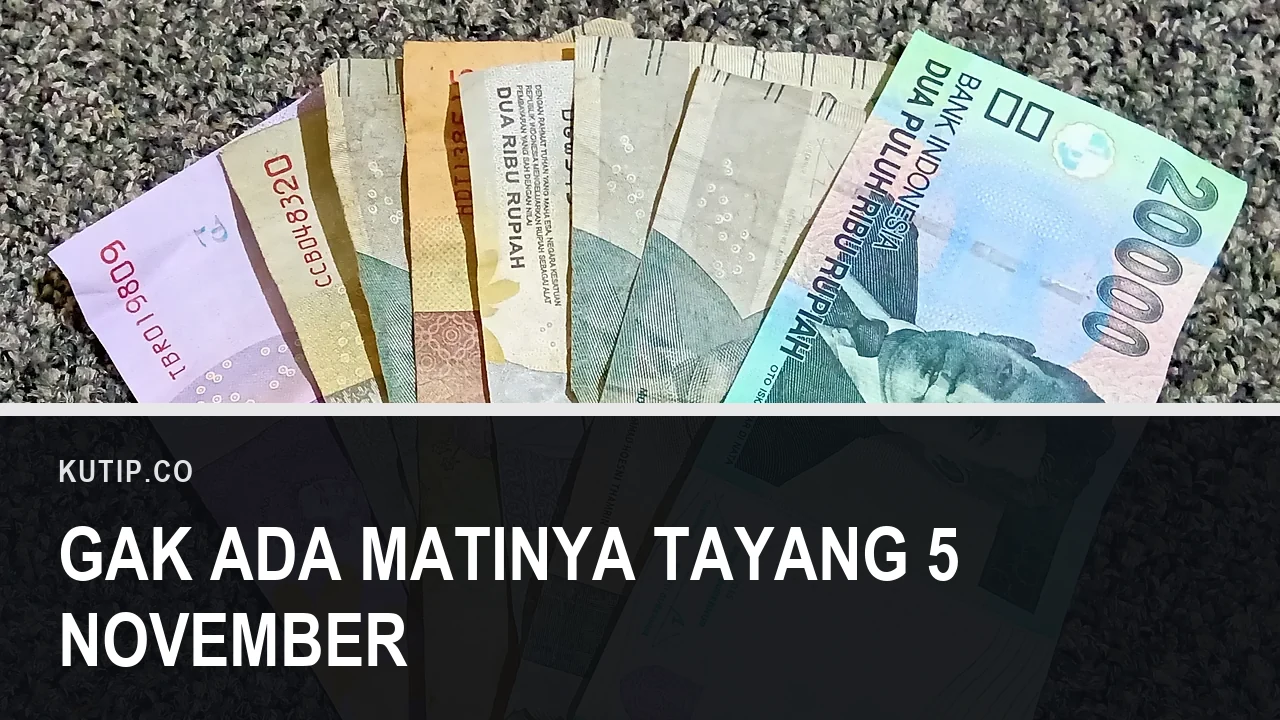 Beberapa lembar uang rupiah berbagai pecahan dikipaskan di atas permukaan berbulu abu-abu, dengan teks Gak Ada Matinya Tayang 5 November