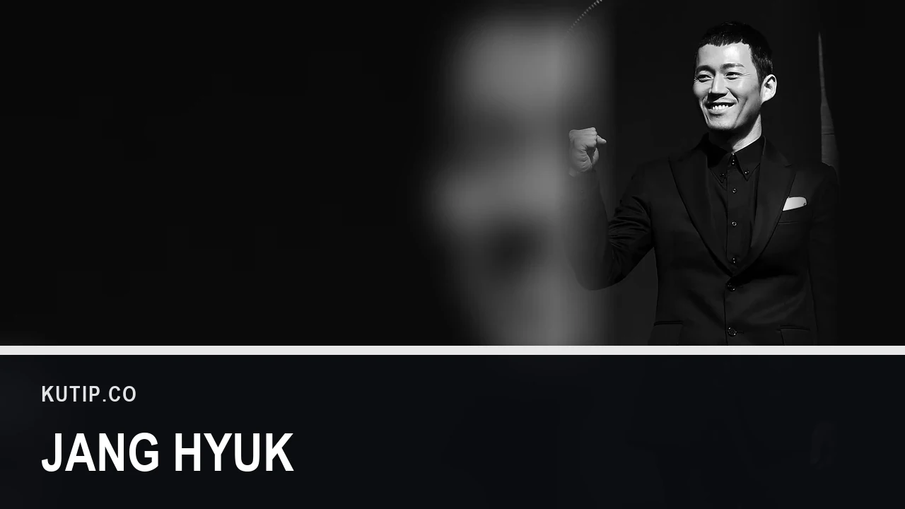 Aktor Jang Hyuk berjas hitam mengepalkan tangan di sebuah jumpa pers pada 2013, ditempatkan di sisi kanan bingkai dengan latar buram dari foto yang sama, dengan nama Jang Hyuk tertulis pada palang di bagian bawah gambar
